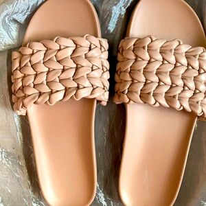 Universal Thread Sandals Size 8 1/2